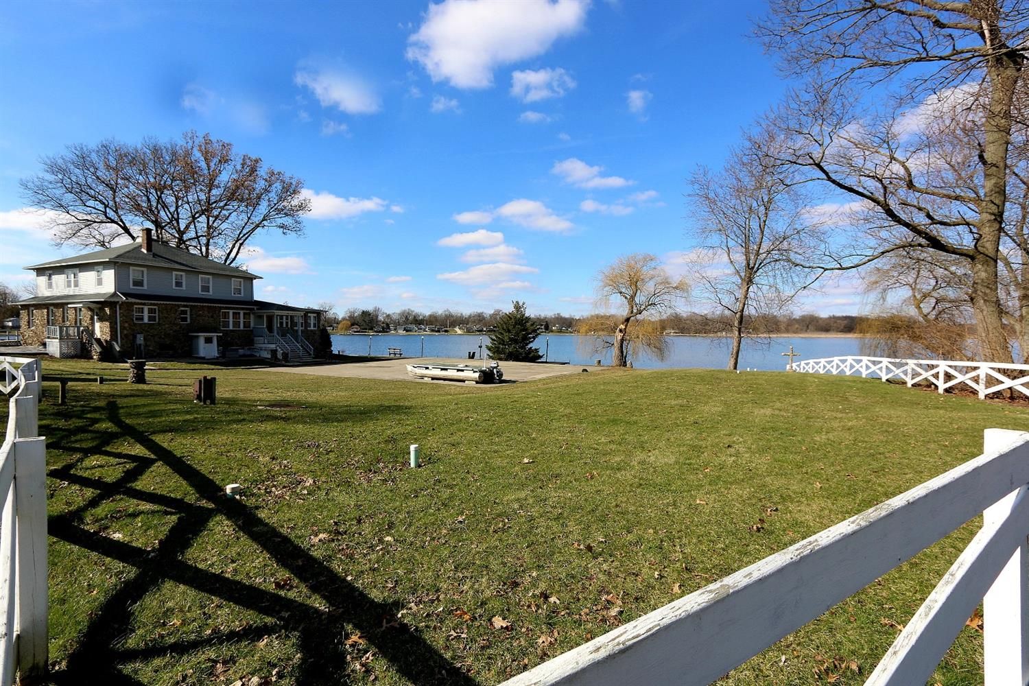 220 Lakeside Dr, Walkerton, IN 46574
